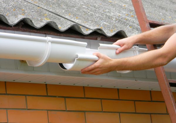 Cost of Gutter Hanging in Chattanooga